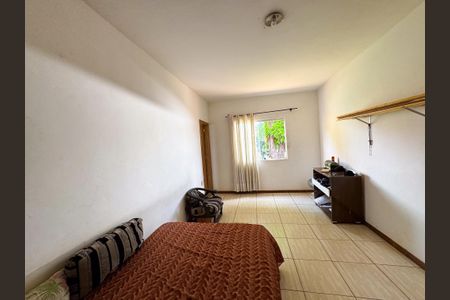 Casa à venda com 250m², 4 quartos e 3 vagas Casa à venda com 250m², 4 quartos e 3 vagasQuarto 4