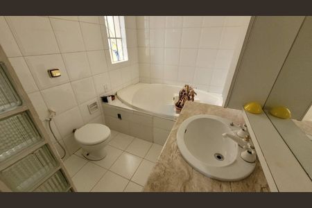 Casa à venda com 185m², 5 quartos e 3 vagas