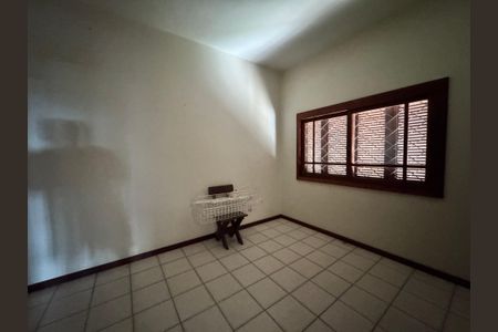 Casa à venda com 240m², 3 quartos e 2 vagas Casa à venda com 240m², 3 quartos e 2 vagasÁrea de Serviço