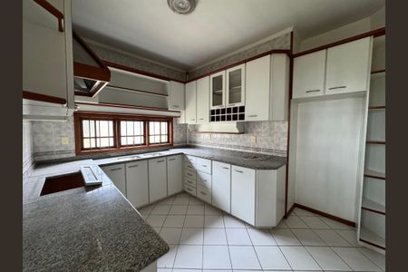 Casa à venda com 240m², 3 quartos e 2 vagas Casa à venda com 240m², 3 quartos e 2 vagasCozinha