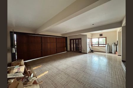 Casa à venda com 240m², 3 quartos e 2 vagas Casa à venda com 240m², 3 quartos e 2 vagasGaragem
