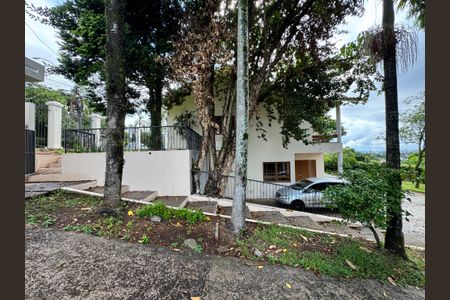 Casa à venda com 240m², 3 quartos e 2 vagas Casa à venda com 240m², 3 quartos e 2 vagasÁrea comum