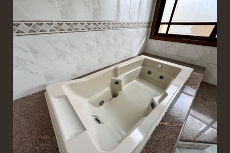 Casa à venda com 240m², 3 quartos e 2 vagas Casa à venda com 240m², 3 quartos e 2 vagasBanheiro da Suíte