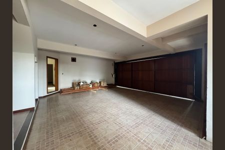 Casa à venda com 240m², 3 quartos e 2 vagas Casa à venda com 240m², 3 quartos e 2 vagasGaragem