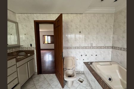 Casa à venda com 240m², 3 quartos e 2 vagas Casa à venda com 240m², 3 quartos e 2 vagasBanheiro da Suíte