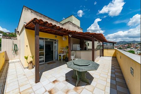 Apartamento à venda com 180m², 4 quartos e 2 vagas Apartamento à venda com 180m², 4 quartos e 2 vagasVaranda