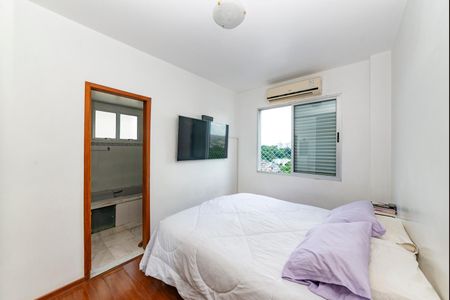 Apartamento à venda com 180m², 4 quartos e 2 vagas Apartamento à venda com 180m², 4 quartos e 2 vagasSuíte 1