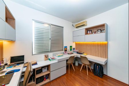 Apartamento à venda com 180m², 4 quartos e 2 vagas Apartamento à venda com 180m², 4 quartos e 2 vagasQuarto 3