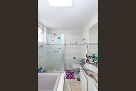 Apartamento à venda com 180m², 4 quartos e 2 vagas Apartamento à venda com 180m², 4 quartos e 2 vagasBanheiro da Suíte 1