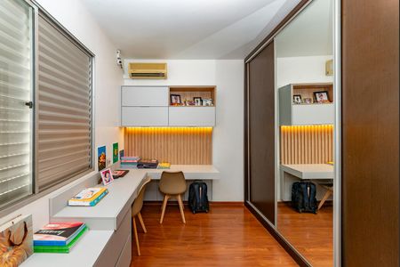 Apartamento à venda com 180m², 4 quartos e 2 vagas Apartamento à venda com 180m², 4 quartos e 2 vagasQuarto 3