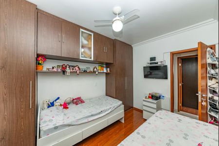 Apartamento à venda com 180m², 4 quartos e 2 vagas Apartamento à venda com 180m², 4 quartos e 2 vagasSuíte 2