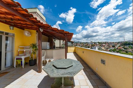 Apartamento à venda com 180m², 4 quartos e 2 vagas Apartamento à venda com 180m², 4 quartos e 2 vagasVaranda