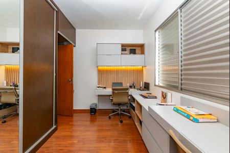 Apartamento à venda com 180m², 4 quartos e 2 vagas Apartamento à venda com 180m², 4 quartos e 2 vagasQuarto 3