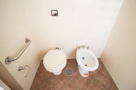 Apartamento à venda com 180m², 2 quartos e 1 vaga Apartamento à venda com 180m², 2 quartos e 1 vagaBanheiro da Suíte
