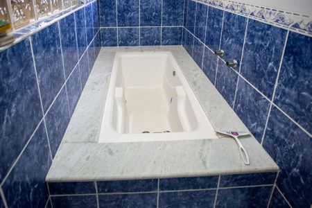 Casa à venda com 261m², 4 quartos e 2 vagasBanheira da Suite 2