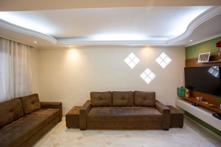 Casa à venda com 261m², 4 quartos e 2 vagasSala de TV