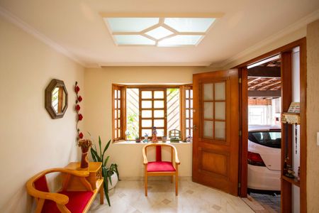 Casa à venda com 261m², 4 quartos e 2 vagasSala de Estar