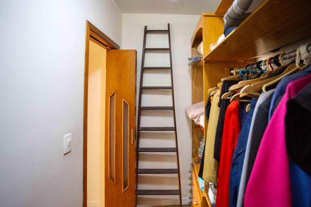 Casa à venda com 261m², 4 quartos e 2 vagasCloset da suíte 2