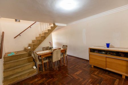 Casa à venda com 396m², 3 quartos e 2 vagas Casa à venda com 396m², 3 quartos e 2 vagasSala