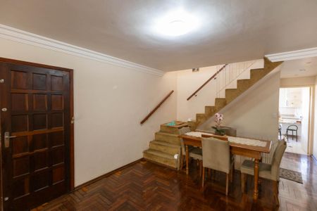 Casa à venda com 396m², 3 quartos e 2 vagas Casa à venda com 396m², 3 quartos e 2 vagasSala