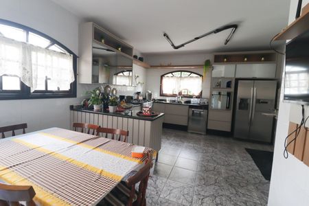 Casa à venda com 450m², 4 quartos e 4 vagas Casa à venda com 450m², 4 quartos e 4 vagasCozinha