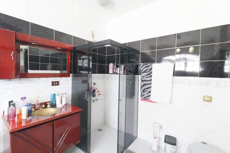 Casa à venda com 450m², 4 quartos e 4 vagas Casa à venda com 450m², 4 quartos e 4 vagasBanheiro da Suíte 1