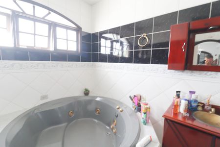 Casa à venda com 450m², 4 quartos e 4 vagas Casa à venda com 450m², 4 quartos e 4 vagasBanheiro da Suíte 1