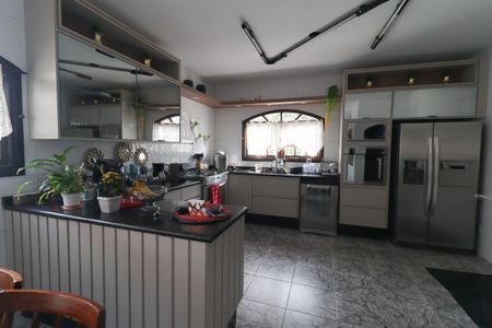 Casa à venda com 450m², 4 quartos e 4 vagas Casa à venda com 450m², 4 quartos e 4 vagasCozinha