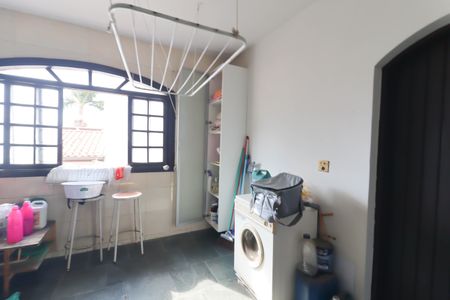 Casa à venda com 450m², 4 quartos e 4 vagas Casa à venda com 450m², 4 quartos e 4 vagasÁrea de Serviço