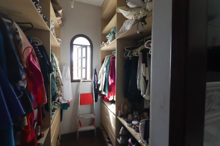 Casa à venda com 450m², 4 quartos e 4 vagas Casa à venda com 450m², 4 quartos e 4 vagasCloset Suíte 1