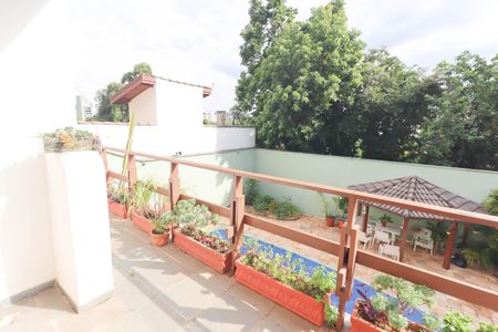 Casa à venda com 450m², 4 quartos e 4 vagas Casa à venda com 450m², 4 quartos e 4 vagasVaranda da Suíte 1