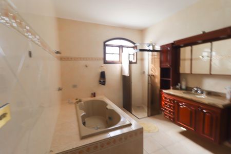 Casa à venda com 450m², 4 quartos e 4 vagas Casa à venda com 450m², 4 quartos e 4 vagasBanheiro da Suíte 3 e 4