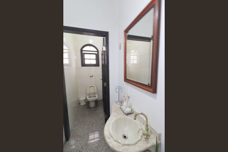 Casa à venda com 450m², 4 quartos e 4 vagas Casa à venda com 450m², 4 quartos e 4 vagasLavabo