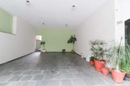Casa à venda com 450m², 4 quartos e 4 vagas Casa à venda com 450m², 4 quartos e 4 vagasGaragem