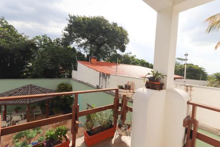 Casa à venda com 450m², 4 quartos e 4 vagas Casa à venda com 450m², 4 quartos e 4 vagasVaranda da Suíte 1
