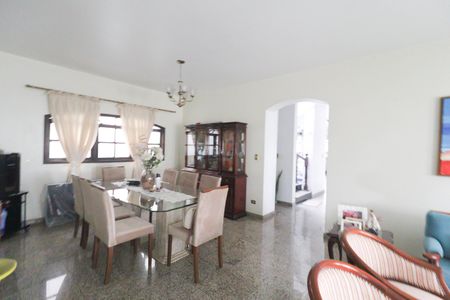 Casa à venda com 450m², 4 quartos e 4 vagas Casa à venda com 450m², 4 quartos e 4 vagasSala de Jantar
