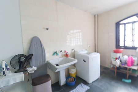 Casa à venda com 450m², 4 quartos e 4 vagas Casa à venda com 450m², 4 quartos e 4 vagasÁrea de Serviço