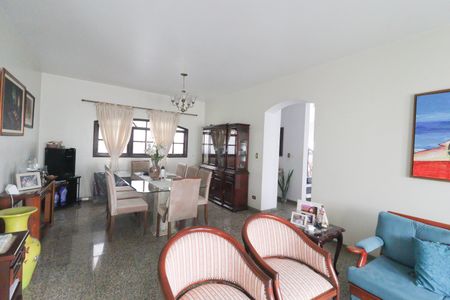 Casa à venda com 450m², 4 quartos e 4 vagas Casa à venda com 450m², 4 quartos e 4 vagasSala de Jantar