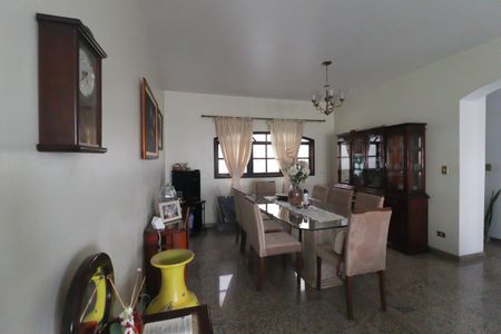 Casa à venda com 450m², 4 quartos e 4 vagas Casa à venda com 450m², 4 quartos e 4 vagasSala de Jantar