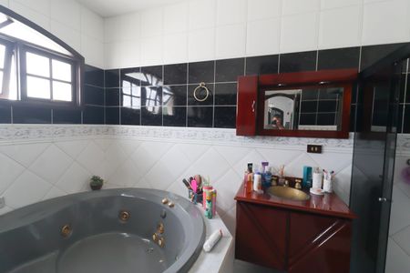 Casa à venda com 450m², 4 quartos e 4 vagas Casa à venda com 450m², 4 quartos e 4 vagasBanheiro da Suíte 1