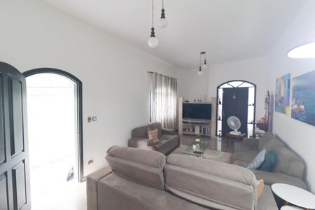 Casa à venda com 450m², 4 quartos e 4 vagas Casa à venda com 450m², 4 quartos e 4 vagasSala