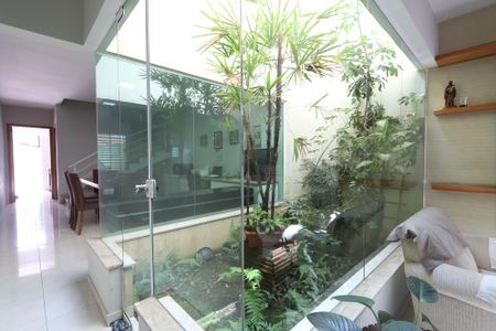 Casa à venda com 197m², 3 quartos e 4 vagasJardim de Inverno