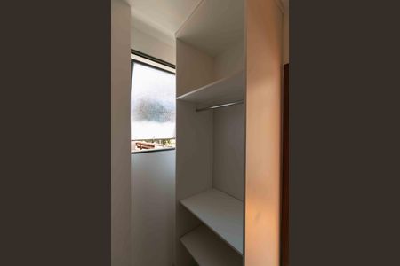 Apartamento à venda com 94m², 3 quartos e 1 vaga Apartamento à venda com 94m², 3 quartos e 1 vagaCloset da Suíte