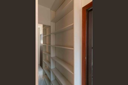 Apartamento à venda com 94m², 3 quartos e 1 vaga Apartamento à venda com 94m², 3 quartos e 1 vagaCloset da Suíte