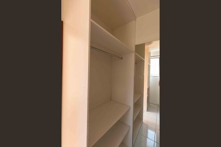 Apartamento à venda com 94m², 3 quartos e 1 vaga Apartamento à venda com 94m², 3 quartos e 1 vagaCloset da Suíte
