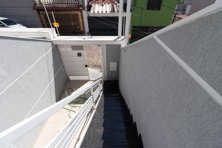 Casa à venda com 120m², 3 quartos e 2 vagas Casa à venda com 120m², 3 quartos e 2 vagasEscada
