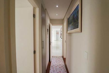 Apartamento à venda com 206m², 3 quartos e 4 vagas Apartamento à venda com 206m², 3 quartos e 4 vagasCorredor