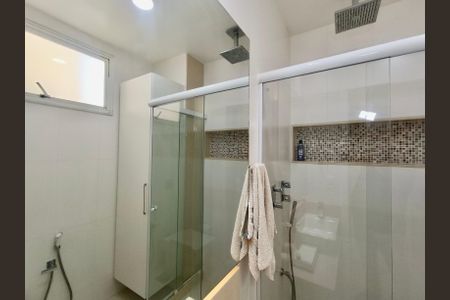 Apartamento à venda com 110m², 3 quartos e 1 vaga Apartamento à venda com 110m², 3 quartos e 1 vagaBanheiro social