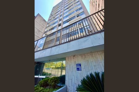 Apartamento à venda com 110m², 3 quartos e 1 vaga Apartamento à venda com 110m², 3 quartos e 1 vagaFachada com cartaz QA.