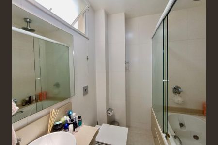 Apartamento à venda com 110m², 3 quartos e 1 vaga Apartamento à venda com 110m², 3 quartos e 1 vagaBanheiro Suíte 1